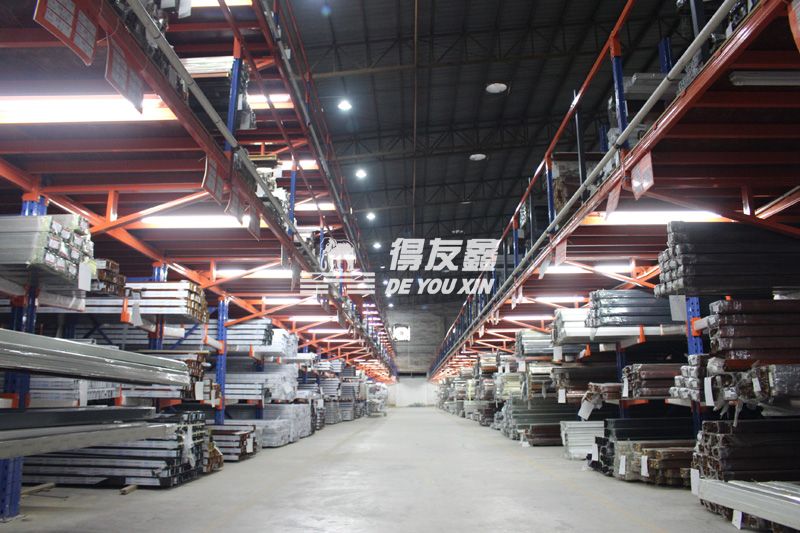 鋁型材行業(yè)懸臂式閣樓貨架